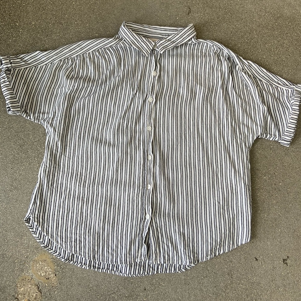 Short sleeve white shirt with grey stripes